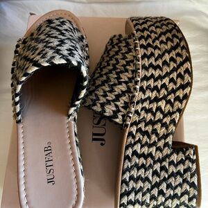 JustFab Black and Cream Houndstooth Platform Shoes